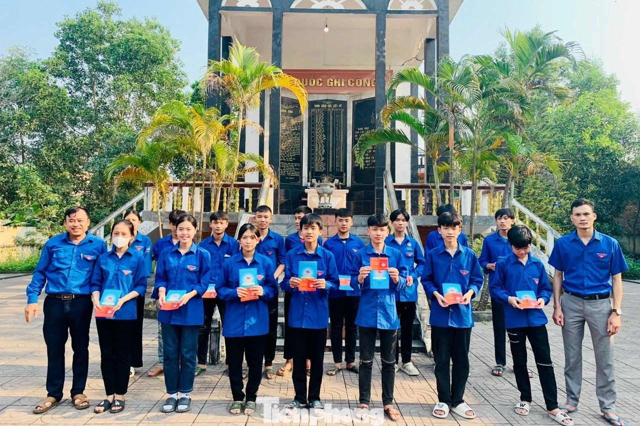 Huyện đoàn Yên Thành đẩy mạnh công tác kết nạp đoàn viên mới, tuyên truyền chuyển đối số, ứng dụng Thanh niên Việt Nam cho các em học sinh. Huyện đoàn Yên Thành đẩy mạnh công tác kết nạp đoàn viên mới, tuyên truyền chuyển đối số, ứng dụng Thanh niên Việt Nam cho các em học sinh.