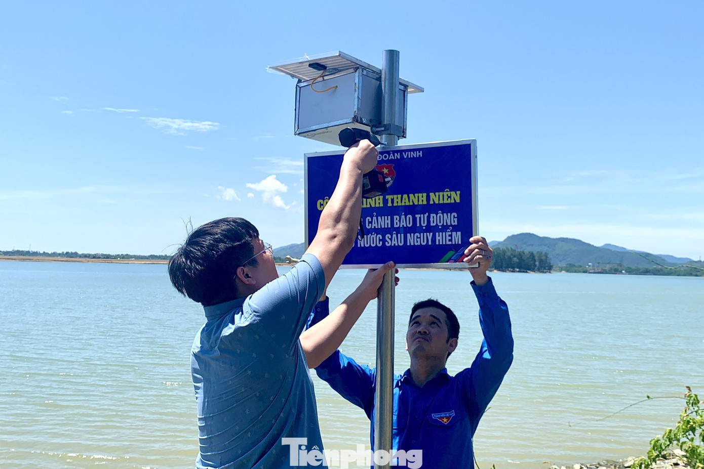 Trung bình mỗi ngày, các bãi tắm có khoảng 20 người, cao điểm lên tới 70-80 người dân, thanh thiếu nhi xuống tắm mát tại mỗi điểm.