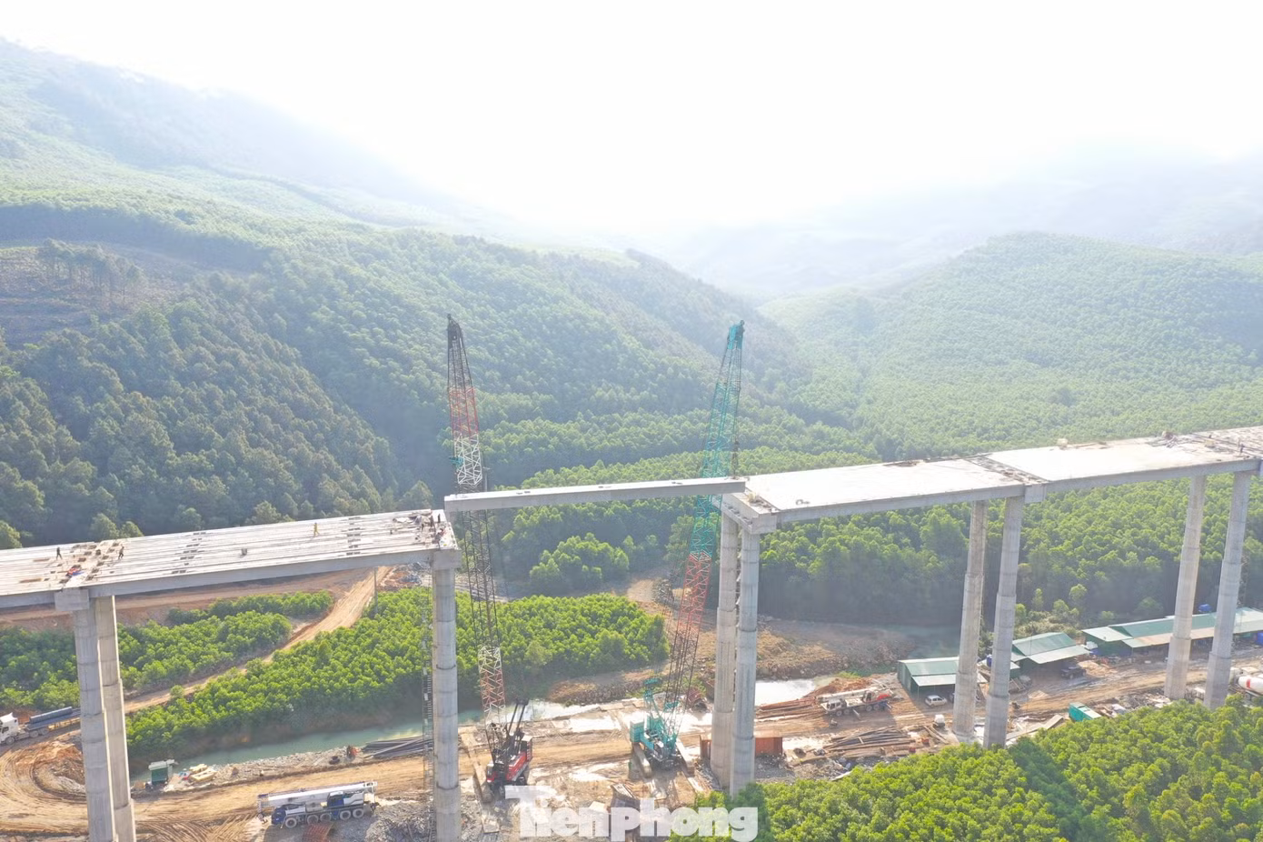 Vượt qua mọi khó khăn, Công ty TNHH Hòa Hiệp đã hợp long nhịp cuối cùng. Vượt qua mọi khó khăn, Công ty TNHH Hòa Hiệp đã hợp long nhịp cuối cùng.
