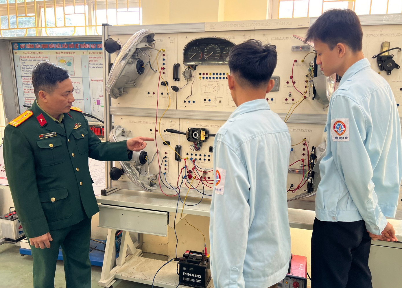 Nhiều đề tài nghiên cứu khoa học của thầy Tú đã được đưa vào giảng dạy tại Trường cao đẳng nghề số 4 - Bộ quốc phòng.