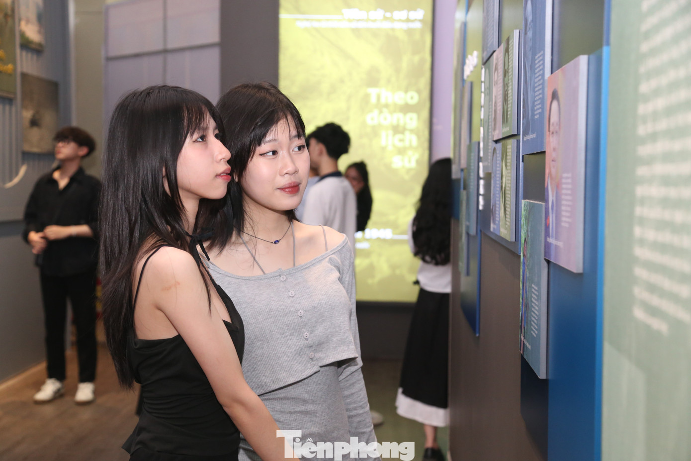 Bảo tàng Nghệ An có hơn 30.000 hiện vật, tư liệu, trong đó có 3 hiện vật được công nhận là Bảo vật Quốc gia. Đến nay, nhiều hiện vật khảo cổ, các di sản văn hóa… đã được số hóa, giúp khách tham quan có thể tiếp cận, khám phá và tương tác một cách dễ dàng nhất.