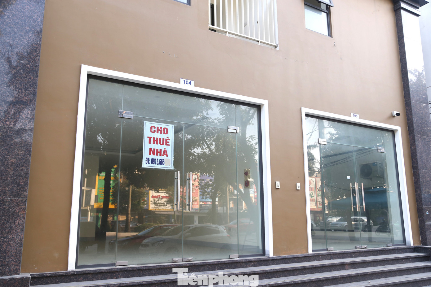 Nhiều mặt bằng trên các phố lớn khó tìm khách thuê.