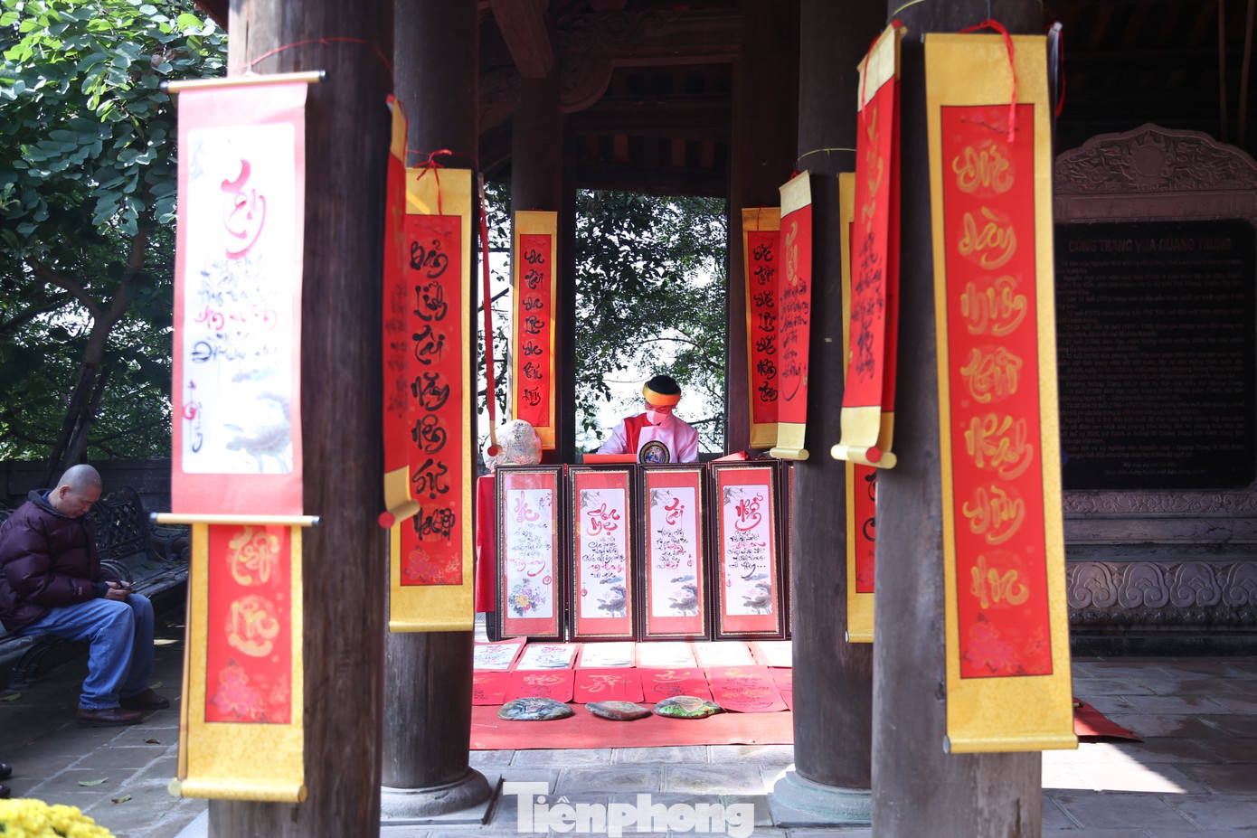 'Ông đồ' trẻ cho chữ ngày Tết