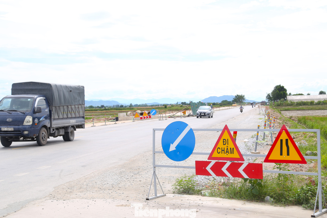 Là tuyến giao thông huyết mạch kết nối thành phố Vinh với huyện Nam Đàn, dự án mở rộng quốc lộ 46 không chỉ mang ý nghĩa phát triển hạ tầng mà còn thúc đẩy kinh tế - xã hội khu vực. Tuy nhiên, tiến độ thực hiện của dự án đang đối mặt với nhiều trở ngại. Là tuyến giao thông huyết mạch kết nối thành phố Vinh với huyện Nam Đàn, dự án mở rộng quốc lộ 46 không chỉ mang ý nghĩa phát triển hạ tầng mà còn thúc đẩy kinh tế - xã hội khu vực. Tuy nhiên, tiến độ thực hiện của dự án đang đối mặt với nhiều trở ngại.