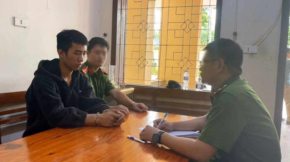 Lữ Văn Khánh tại cơ quan Công an Lữ Văn Khánh tại cơ quan Công an