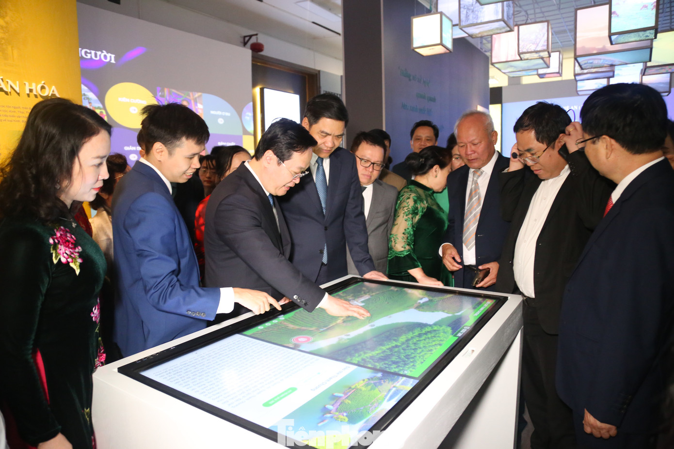 Dịp này, Sở Văn hóa và Thể thao Nghệ An tổ chức khánh thành giai đoạn 1 “Không gian trải nghiệm số” tại Bảo tàng Nghệ An. Đây là hoạt động nhằm đáp ứng thực tiễn phát triển và nhu cầu thưởng lãm giá trị lịch sử văn hóa ngày càng cao của đông đảo công chúng, thực hiện Chương trình số hóa Di sản văn hóa Việt Nam, giai đoạn 2021 - 2030.