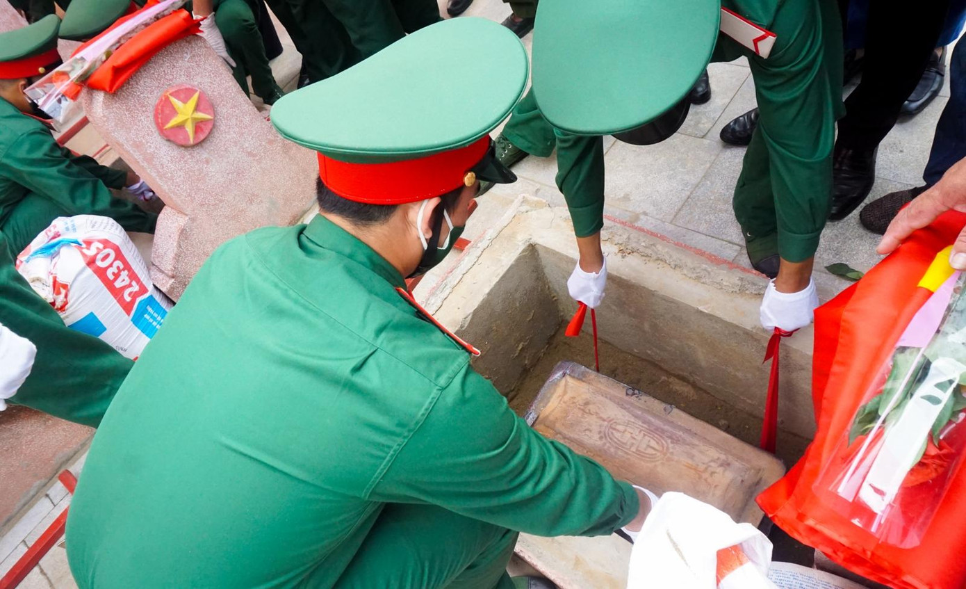 Sau nửa thế kỷ, các anh đã trở về với đất mẹ, dưới lá cờ Tổ quốc