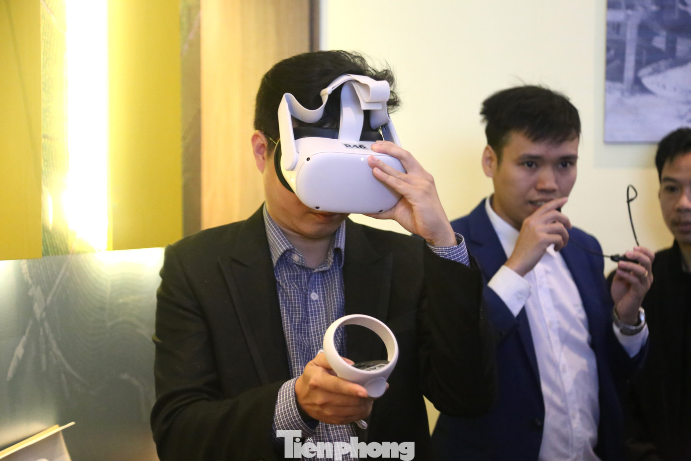 “Không gian trải nghiệm số” gồm nhiều phần trưng bày thực tế như không gian trưng bày, nội dung thuyết minh được số hóa và truyền tải thông tin qua nhiều phương thức ứng dụng công nghệ như trưng bày ảo, tham quan tương tác 3D, thuyết minh tự động, tham quan qua kính thực tế ảo…