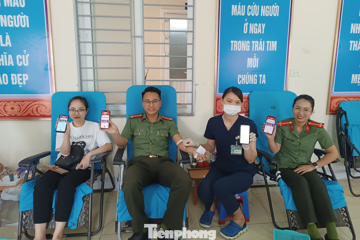 Hoạt động thực hiện đợt thi đua cao điểm “Hướng về cơ sở phủ xanh tài khoản định danh điện tử” nhằm đẩy nhanh việc triển khai Đề án 06 của Thủ tướng Chính phủ.