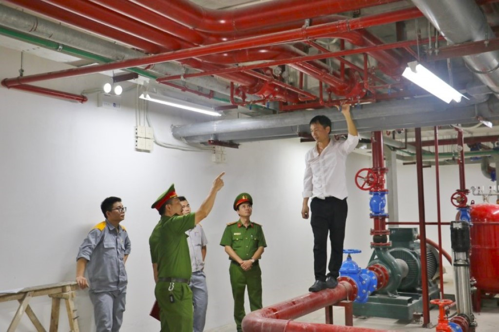 Kiểm tra hệ thống chữa cháy tại tầng hầm chung cư ở TP Vinh, Nghệ An