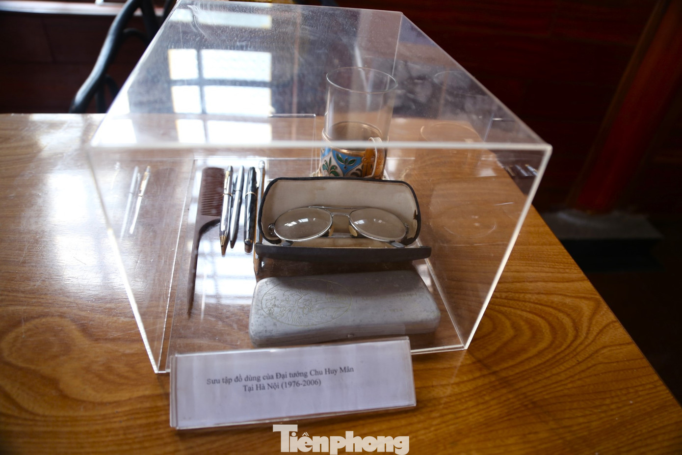 Những kỷ vật gắn với cuộc đời chiếu đấu và sinh hoạt đời thường bình dị của Đại tướng Chu Huy Mân được con cháu lưu giữ, sưu tầm và trưng bày tại Nhà tưởng niệm.
