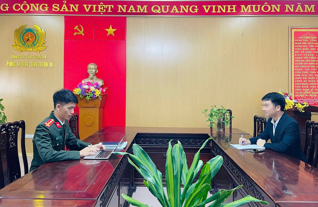 Cơ quan công an làm việc với một người đàn ông đăng tin sai sự thật về sáp nhập tỉnh thành trên mạng xã hội.