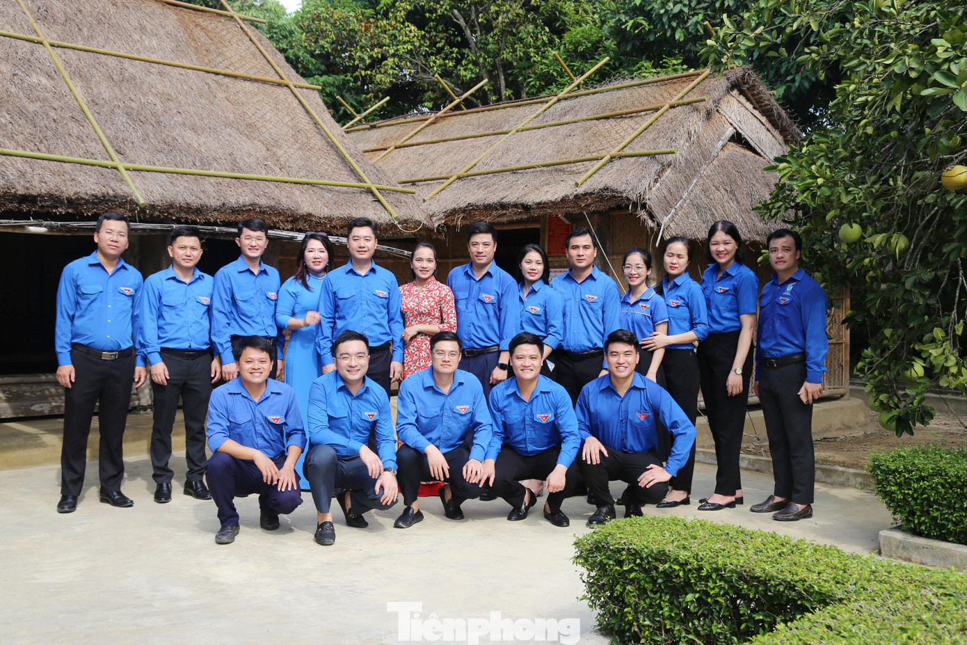 Tự hào về truyền thống quê hương, tuổi trẻ Nghệ An nguyện hứa luôn nỗ lực, phấn đấu, xây dựng quê hương ngày càng giàu mạnh. Tự hào về truyền thống quê hương, tuổi trẻ Nghệ An nguyện hứa luôn nỗ lực, phấn đấu, xây dựng quê hương ngày càng giàu mạnh.