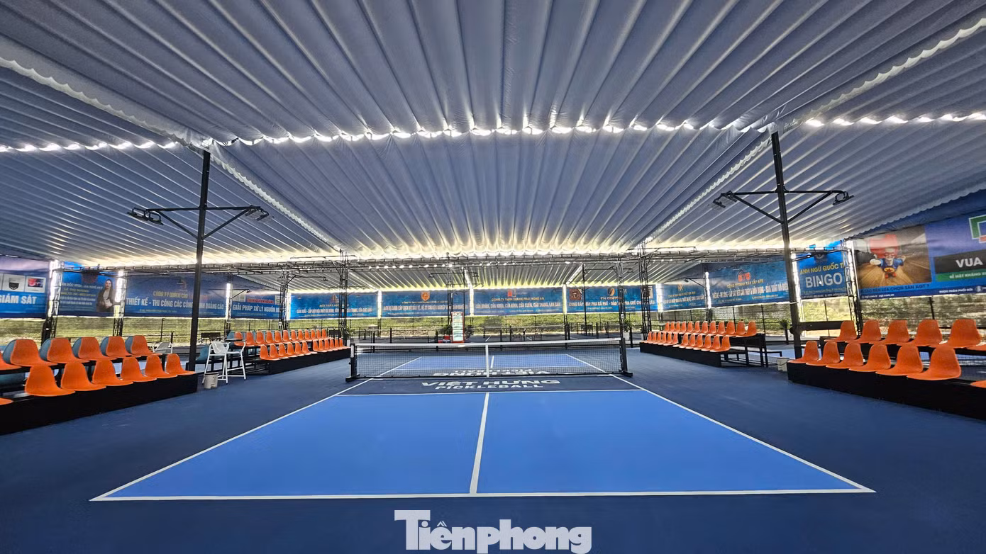 Bên trong công trình sân pickleball tại khối 5, phường Quán Bàu, TP Vinh