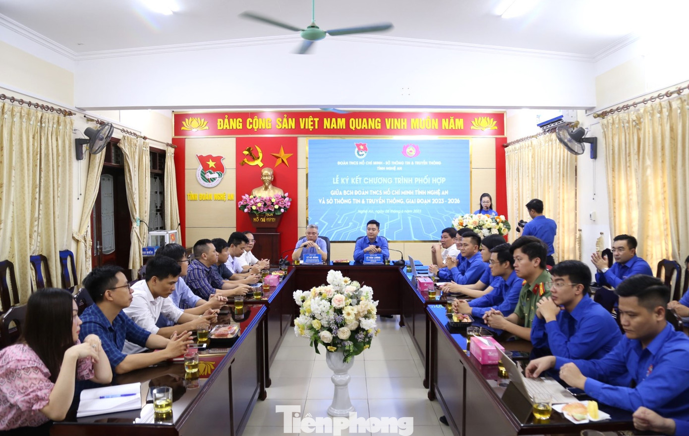 Toàn cảnh Lễ ký kết giữa Tỉnh Đoàn và Sở Thông tin và Truyền thông Nghệ An. Ảnh: TH