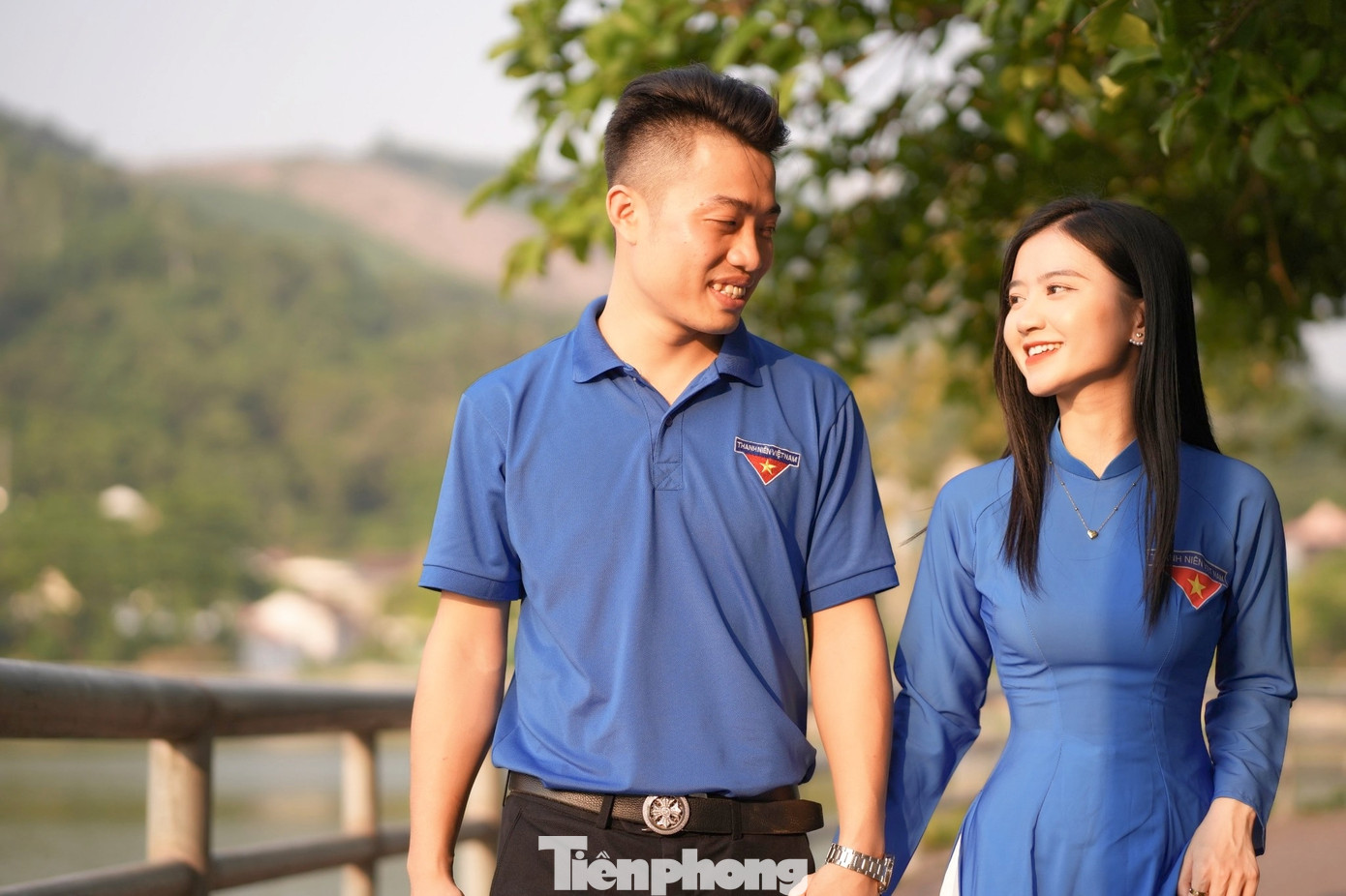 Sắc xanh của Đoàn đã lưu giữ những kỷ niệm đẹp nhất cho thời thanh xuân sôi nổi không thể quên của đôi bạn trẻ. Sắc xanh của Đoàn đã lưu giữ những kỷ niệm đẹp nhất cho thời thanh xuân sôi nổi không thể quên của đôi bạn trẻ.