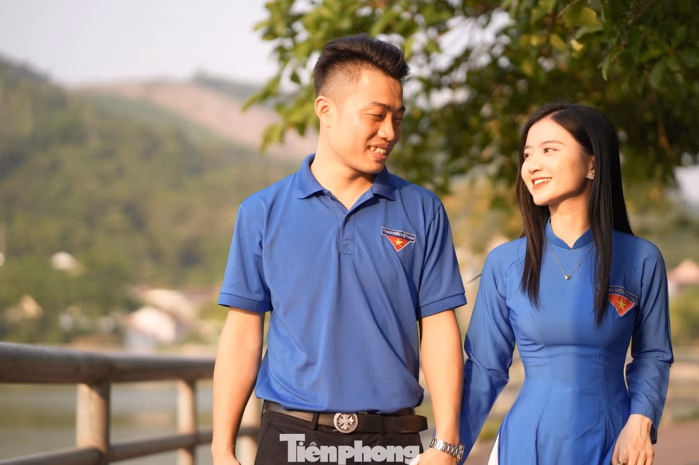 Sắc xanh của Đoàn đã lưu giữ những kỷ niệm đẹp nhất cho thời thanh xuân sôi nổi không thể quên của đôi bạn trẻ.