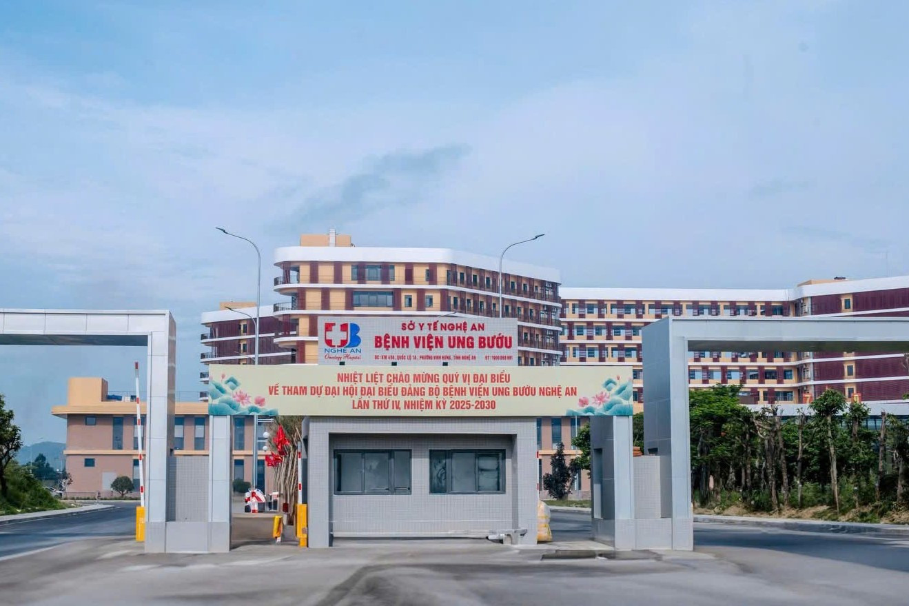 Từ ngày 9/6, Bệnh viện Ung bướu Nghệ An chính thức tiếp nhận khám, chữa bệnh tại cơ sở mới đặt tại Km456, Quốc lộ 1A, xã Nghi Liên, TP. Vinh. Từ ngày 9/6, Bệnh viện Ung bướu Nghệ An chính thức tiếp nhận khám, chữa bệnh tại cơ sở mới đặt tại Km456, Quốc lộ 1A, xã Nghi Liên, TP. Vinh.