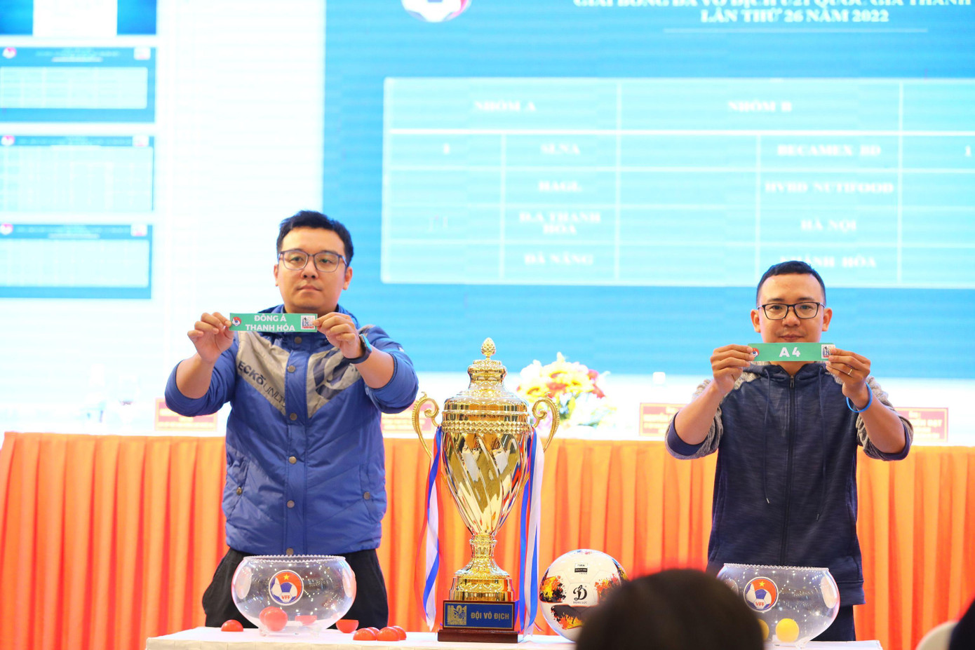 Ban tổ chức tiến hành lễ bốc thăm chia bảng, xếp lịch thi đấu cho các đội tham dự vòng chung kết U21 Quốc gia 2022. Ban tổ chức tiến hành lễ bốc thăm chia bảng, xếp lịch thi đấu cho các đội tham dự vòng chung kết U21 Quốc gia 2022.