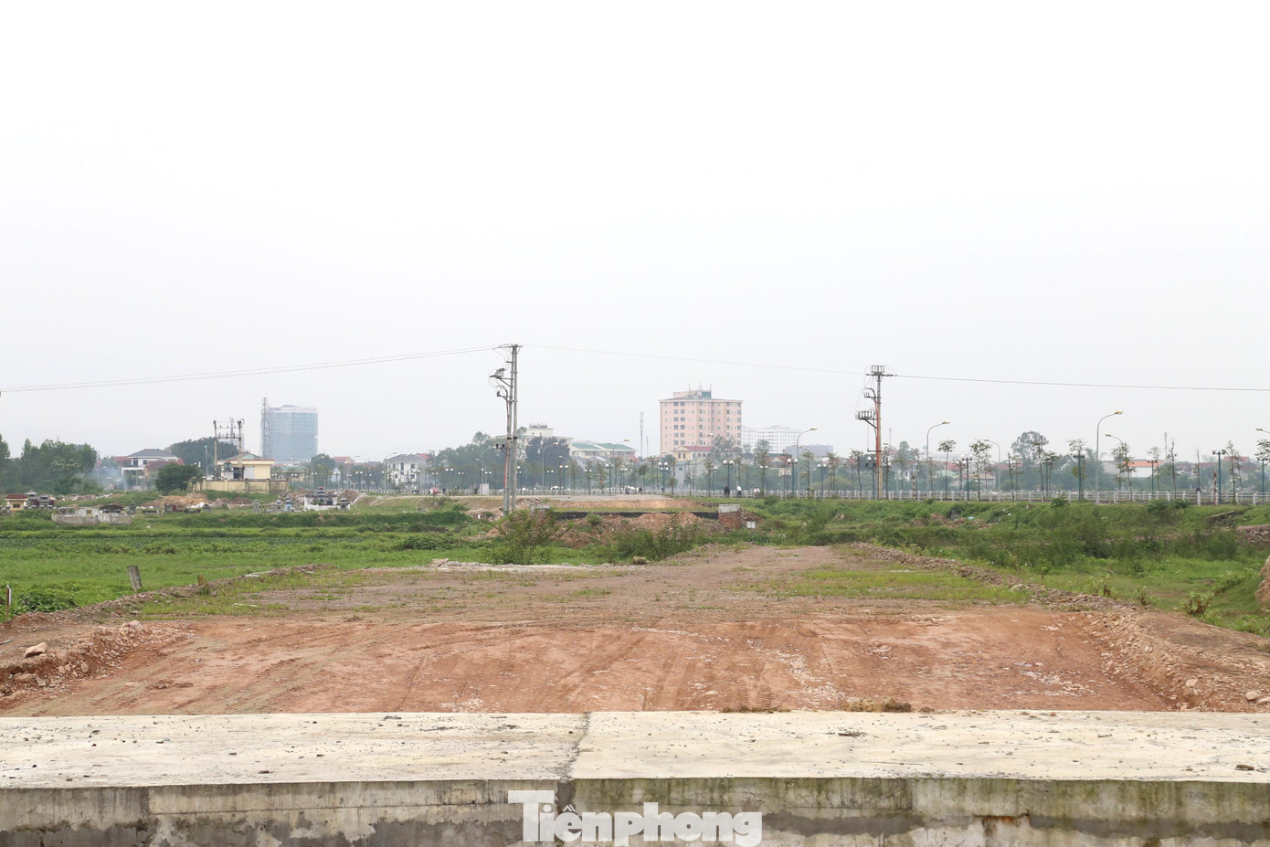 Tuy nhiên do vướng mắc liên quan đến đền bù giải phóng mặt bằng, tái định cư đất nghĩa trang,... nên dự án chưa thể hoàn thành.