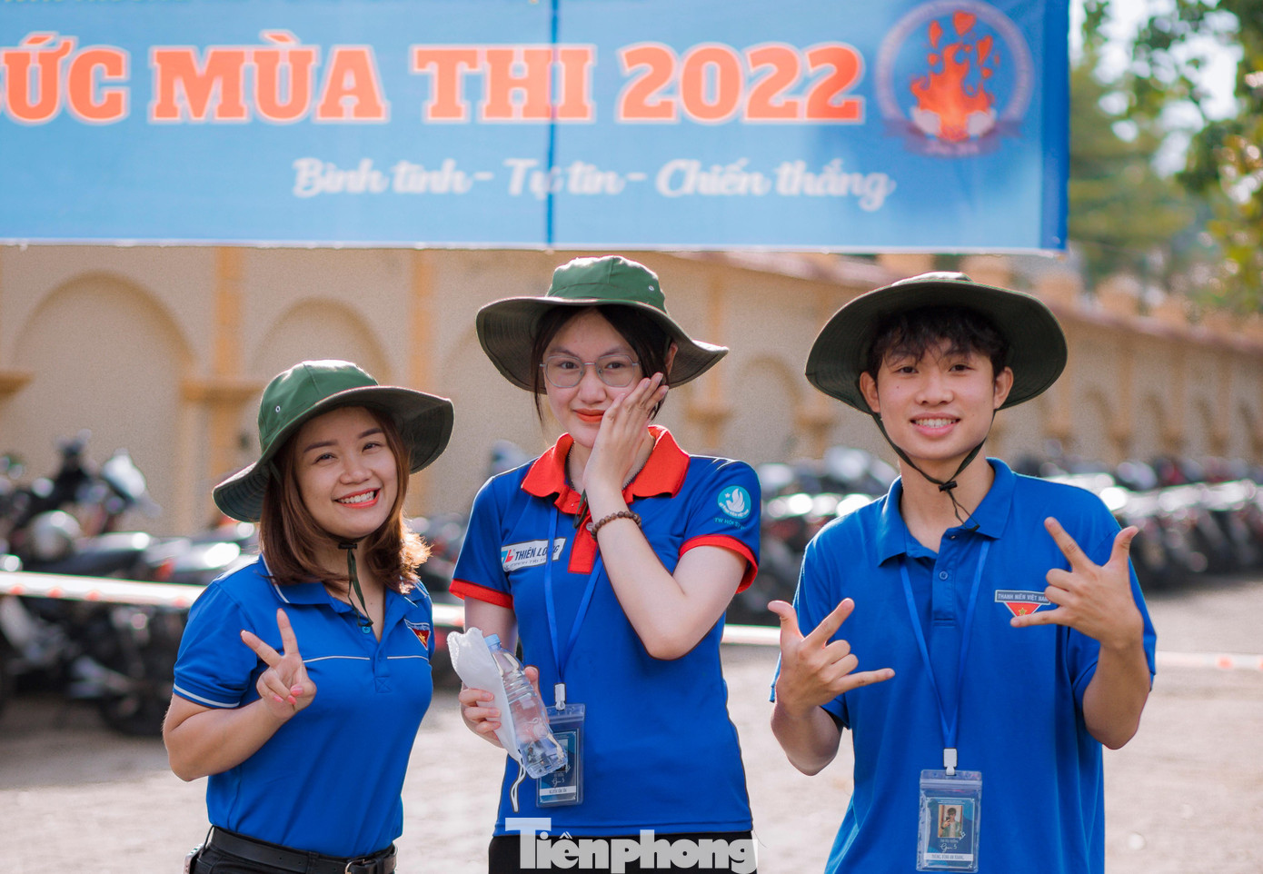 “Năm ngoái, khi là thành viên đội Thanh niên tình nguyện, lần đầu được tham gia Tiếp sức mùa thi, em cảm thấy rất vui và khá thú vị, có thể góp phần nhỏ giúp đỡ thí sinh và phụ huynh. Năm nay, với vai trò là Đội trưởng đội Thanh niên tình nguyện, em phải quản lý sắp xếp các bạn tình nguyện viên để đạt được kết quả tốt, để mùa thi thành công nhất”, Tâm Tâm chia sẻ.