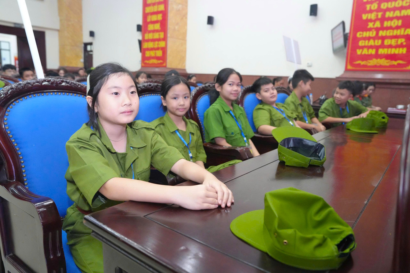 Chương trình “Học làm chiến sĩ Công an” nhằm mang đến cho các em thiếu niên, nhi đồng trên địa bàn tỉnh một khóa sinh hoạt hè bổ ích và nhiều ý nghĩa. Chương trình chú trọng giáo dục lịch sử, truyền thống vẻ vang của dân tộc và lực lượng Công an nhân dân; trang bị cho các em những kiến thức về pháp luật, rèn luyện ý chí, tinh thần đoàn kết, sẻ chia và trách nhiệm đối với bản thân, gia đình và xã hội.