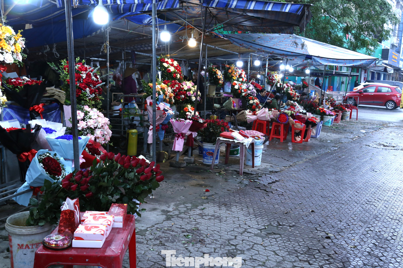 Tại các chợ hoa, trong sáng ngày Valentine ế ẩm, vắng khách