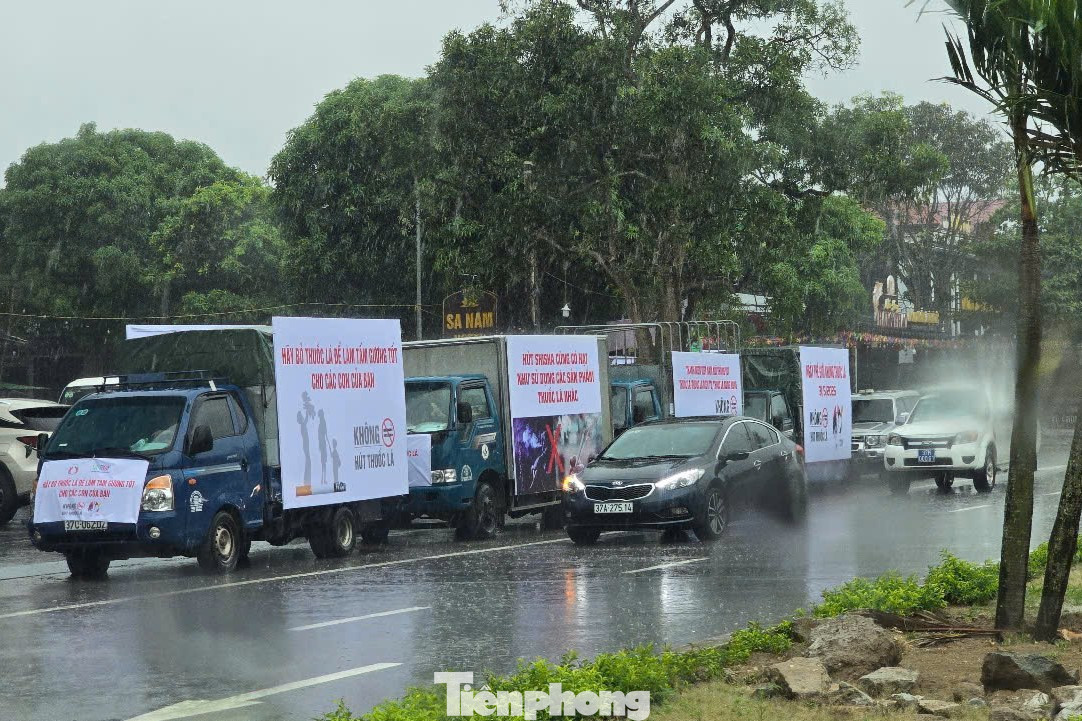 Diễu hành sau buổi lễ mít tinh Diễu hành sau buổi lễ mít tinh