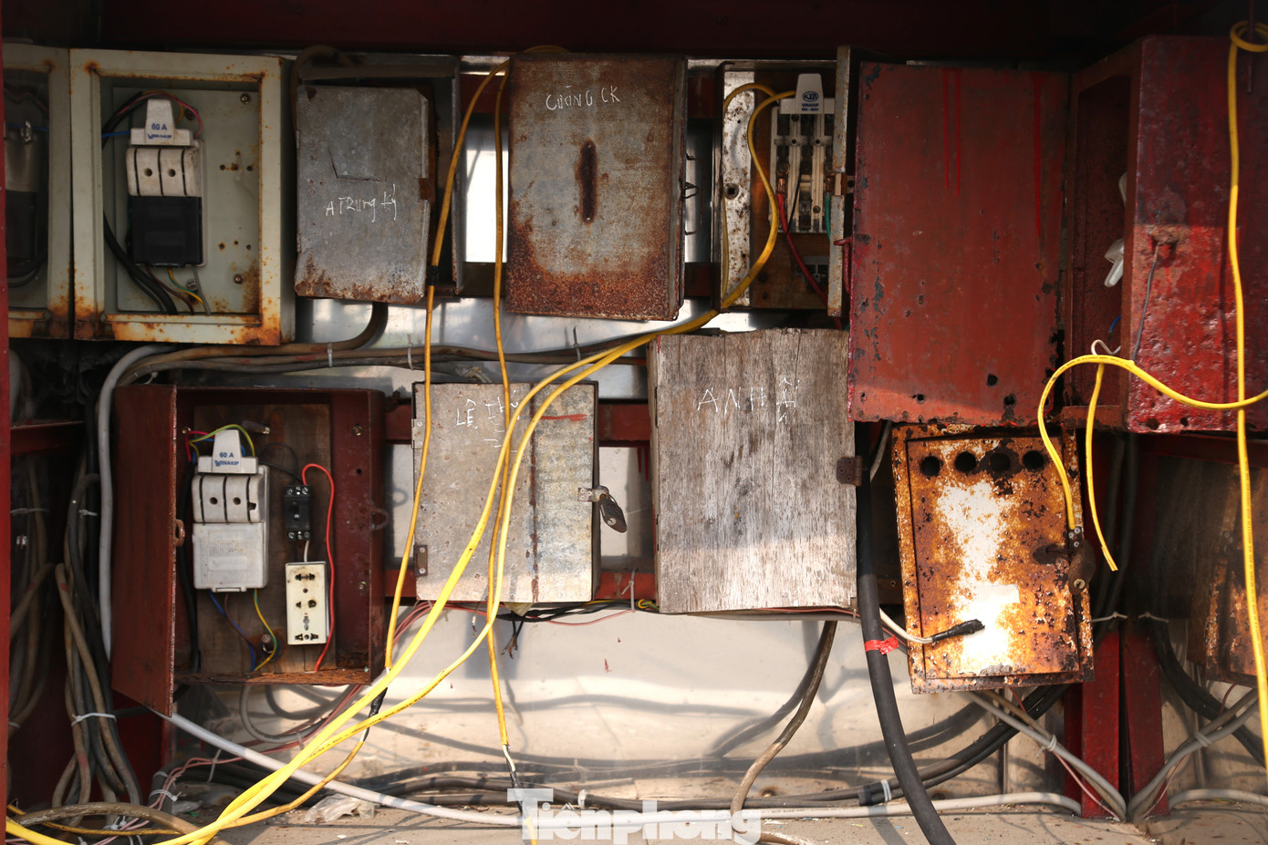 Hệ thống điện hư hỏng.