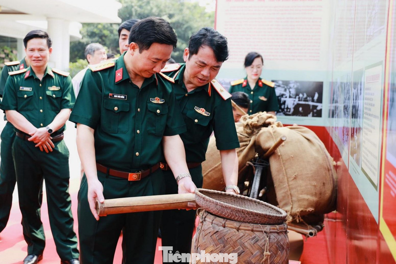 Chiếc bồ đan bằng nứa được sử dụng để chứa gạo vận chuyển lên Điện Biên.