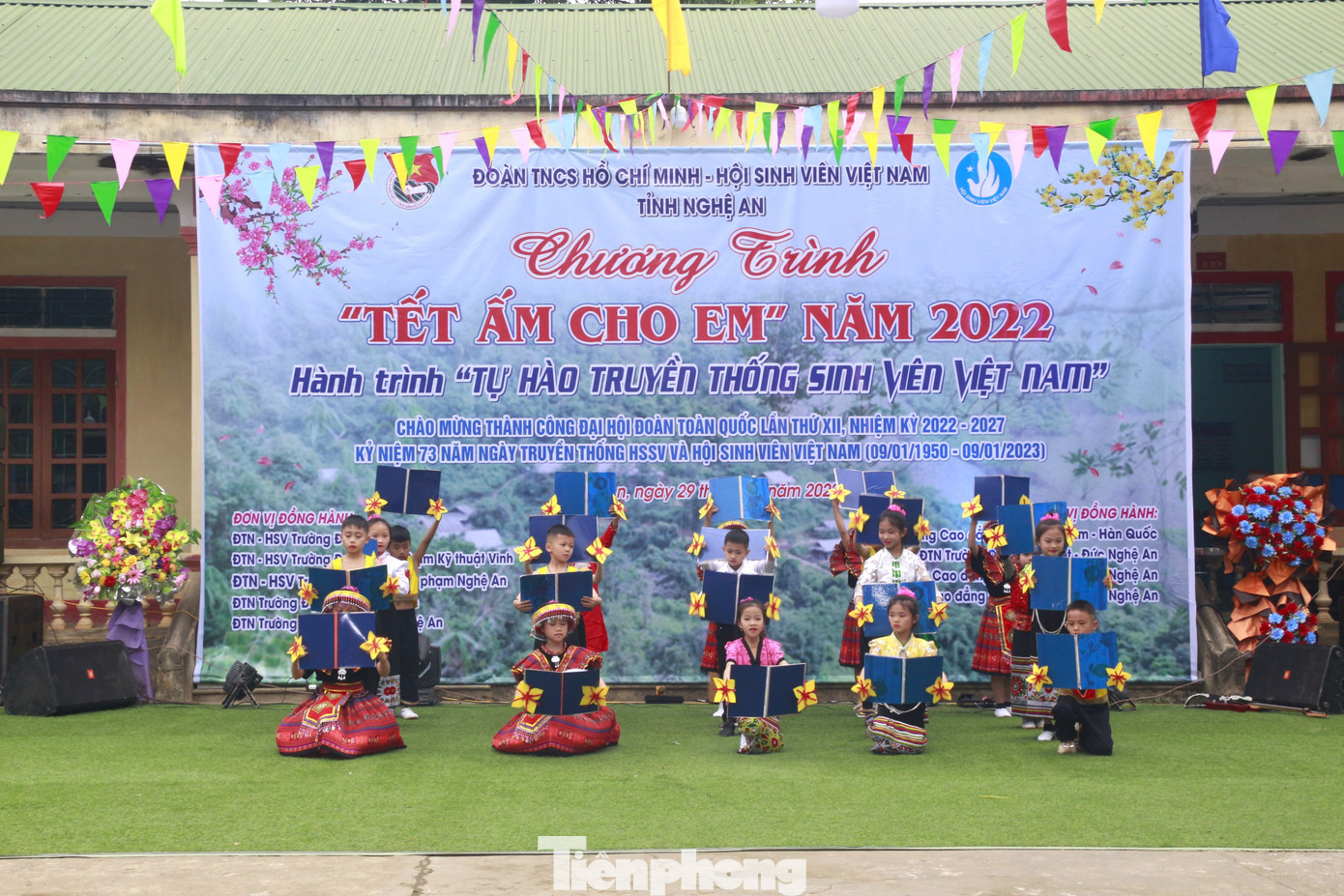 Đây là chương trình chào mừng thành công Đại hội đại biểu toàn quốc Đoàn TNCS Hồ Chí Minh lần thứ XII, nhiệm kỳ 2022 - 2027, chào mừng 73 năm ngày truyền thống học sinh, sinh viên và Hội Sinh viên Việt Nam (09/01/1950 - 09/01/2023) (Ảnh: TH) Đây là chương trình chào mừng thành công Đại hội đại biểu toàn quốc Đoàn TNCS Hồ Chí Minh lần thứ XII, nhiệm kỳ 2022 - 2027, chào mừng 73 năm ngày truyền thống học sinh, sinh viên và Hội Sinh viên Việt Nam (09/01/1950 - 09/01/2023) (Ảnh: TH)