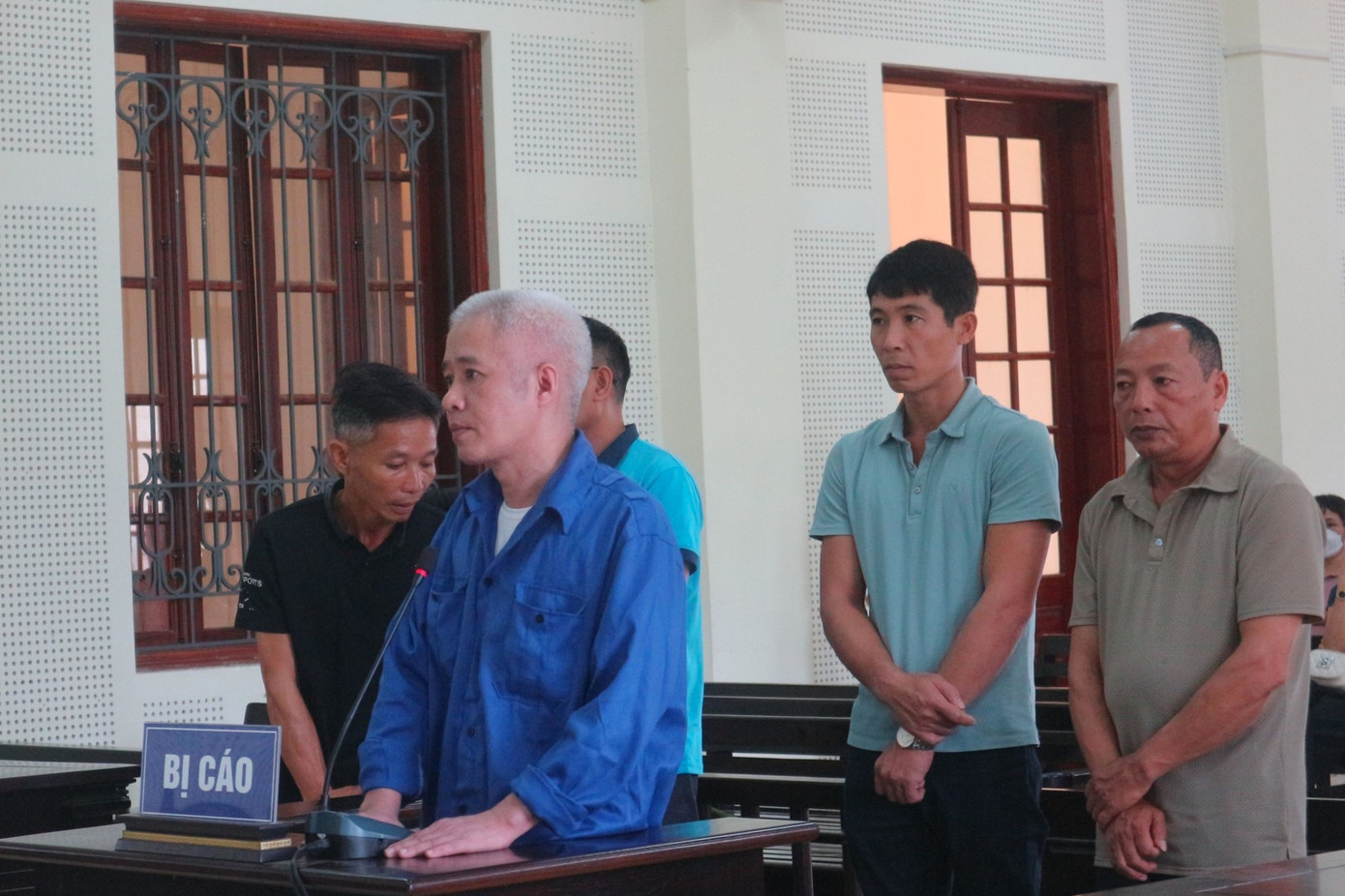 Các bị cáo tại tòa.