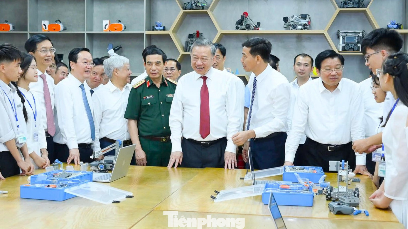 Tổng Bí thư Tô Lâm và đoàn công tác thăm phòng học Stem Tổng Bí thư Tô Lâm và đoàn công tác thăm phòng học Stem