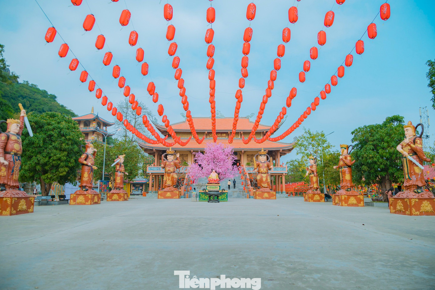 Chùa Cổ Am (xã Minh Châu, huyện Diễn Châu, Nghệ An) được xây dựng vào thời Hậu Lê (từ thế kỷ XV). Trải qua hơn 600 năm với nhiều dấu ấn thăng trầm của lịch sử, tháng 12/1994, chùa Cổ Am được Bộ Văn hóa – Thông tin công nhận là Di tích lịch sử Quốc gia. Chùa Cổ Am không chỉ là một danh thắng với nhiều công trình kiến trúc độc đáo mà còn là điểm tâm linh thu hút đông đảo người dân và du khách thập phương tìm về dâng hương, thưởng ngoạn.