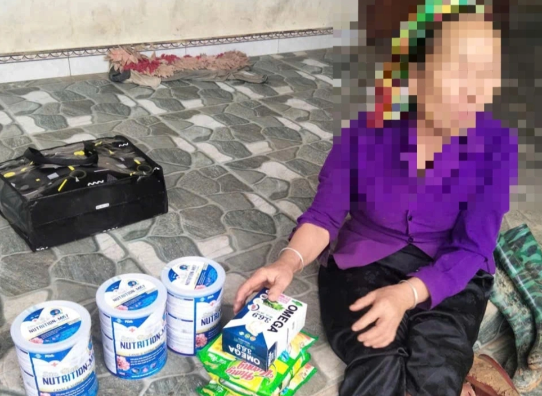 Người dân mua sữa không rõ nguồn gốc xuất xứ với giá cao