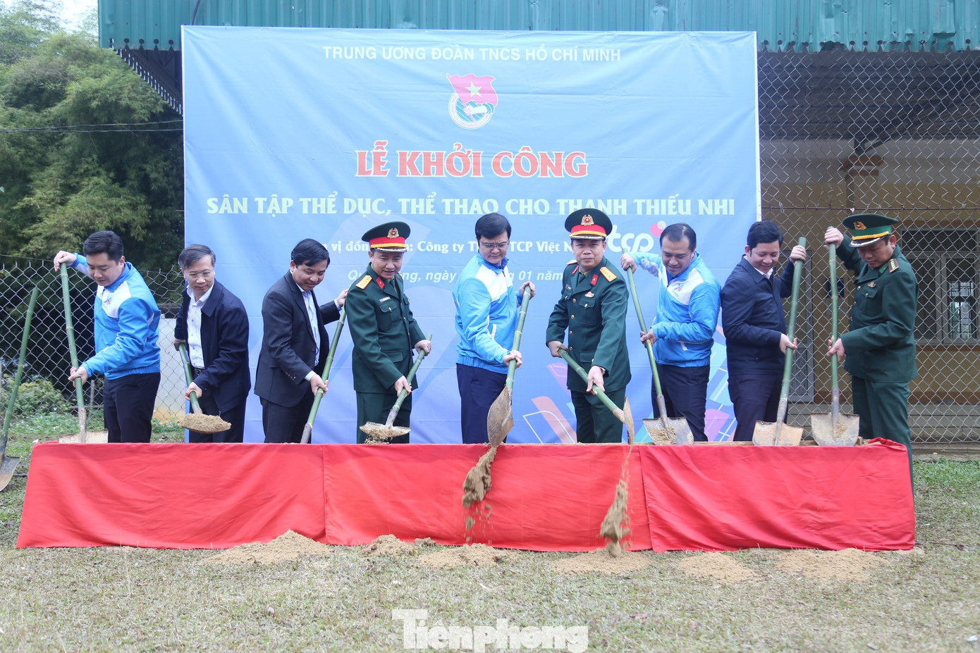 Dịp này, BTC cũng tiến hành khởi công công trình sân tập thể dục – thể thao tặng thanh thiếu nhi tại xã Tri Lễ, huyện Quế Phong Dịp này, BTC cũng tiến hành khởi công công trình sân tập thể dục – thể thao tặng thanh thiếu nhi tại xã Tri Lễ, huyện Quế Phong