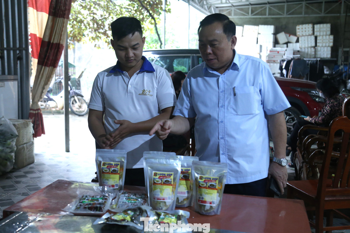 Ông Nguyễn Văn Đề, Chủ tịch UBND xã Long Thành cho biết: “Làng nghề nuôi và chế biến lươn Phan Thanh được công nhận làng nghề vào tháng 7/2022, hiện có 51 hộ duy trì nghề hiệu quả, tạo việc làm cho 400-600 lao động tại địa phương. Trung bình mỗi năm chế biến và xuất bán ra thị trường từ 2.000 – 2.500 tấn lươn thành phẩm. Nghề thu mua và sơ chế lươn đã đem lại nguồn thu nhập tốt cho người dân, có hộ lãi ròng hàng trăm triệu đồng/năm". Ông Nguyễn Văn Đề, Chủ tịch UBND xã Long Thành cho biết: “Làng nghề nuôi và chế biến lươn Phan Thanh được công nhận làng nghề vào tháng 7/2022, hiện có 51 hộ duy trì nghề hiệu quả, tạo việc làm cho 400-600 lao động tại địa phương. Trung bình mỗi năm chế biến và xuất bán ra thị trường từ 2.000 – 2.500 tấn lươn thành phẩm. Nghề thu mua và sơ chế lươn đã đem lại nguồn thu nhập tốt cho người dân, có hộ lãi ròng hàng trăm triệu đồng/năm".