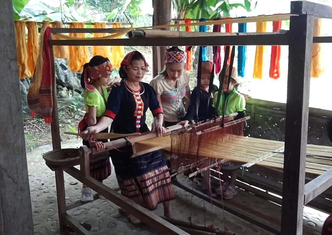 Việc xây dựng chuỗi giá trị thổ cẩm giúp phụ nữ miền núi Con Cuông, Nghệ An thoát nghèo