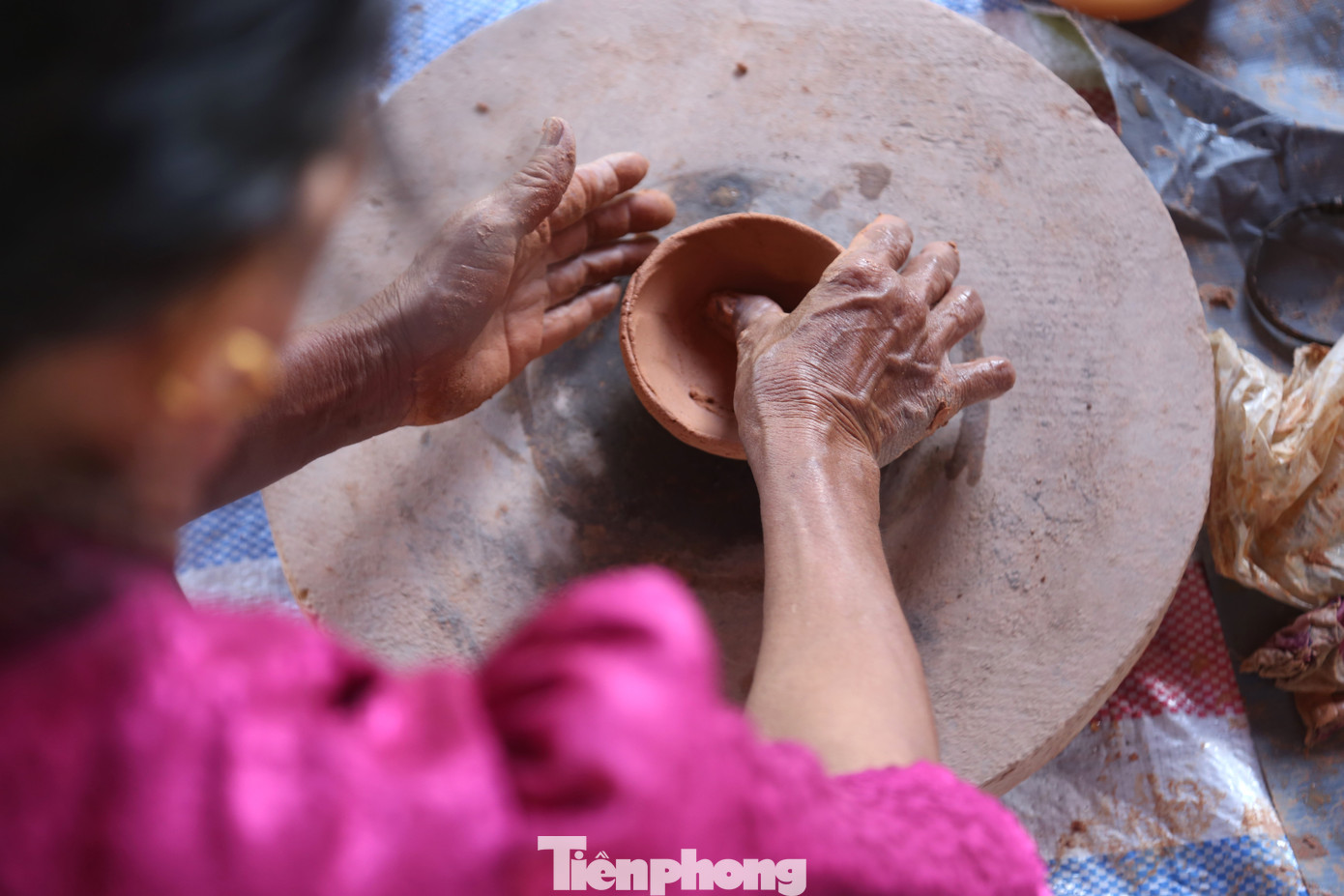 Không ai biết chính xác nghề làm gốm Trù Sơn (huyện Đô Lương, Nghệ An) có từ khi nào. Chỉ biết rằng, từ xa xưa, để phục vụ nhu cầu trong đời sống, những người nông dân ở đây đã tìm cách tạo ra những sản phẩm từ đất phục vụ sinh hoạt, rồi sau đó mới mang đi bán. Không ai biết chính xác nghề làm gốm Trù Sơn (huyện Đô Lương, Nghệ An) có từ khi nào. Chỉ biết rằng, từ xa xưa, để phục vụ nhu cầu trong đời sống, những người nông dân ở đây đã tìm cách tạo ra những sản phẩm từ đất phục vụ sinh hoạt, rồi sau đó mới mang đi bán.