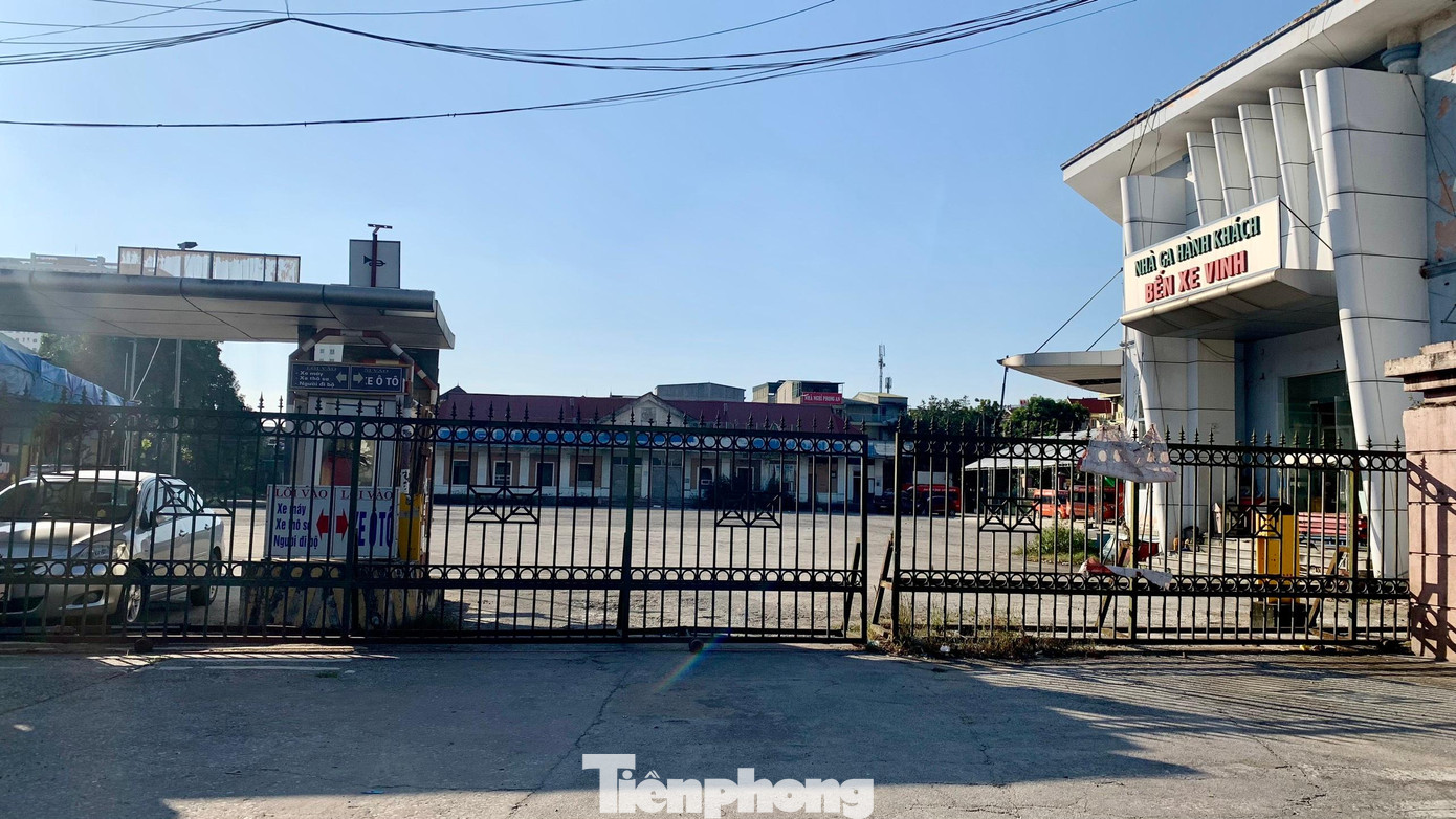 Nhiều năm qua, “đất vàng” nằm ngay trung tâm TP Vinh “cửa đóng then cài”. Nhiều năm qua, “đất vàng” nằm ngay trung tâm TP Vinh “cửa đóng then cài”.