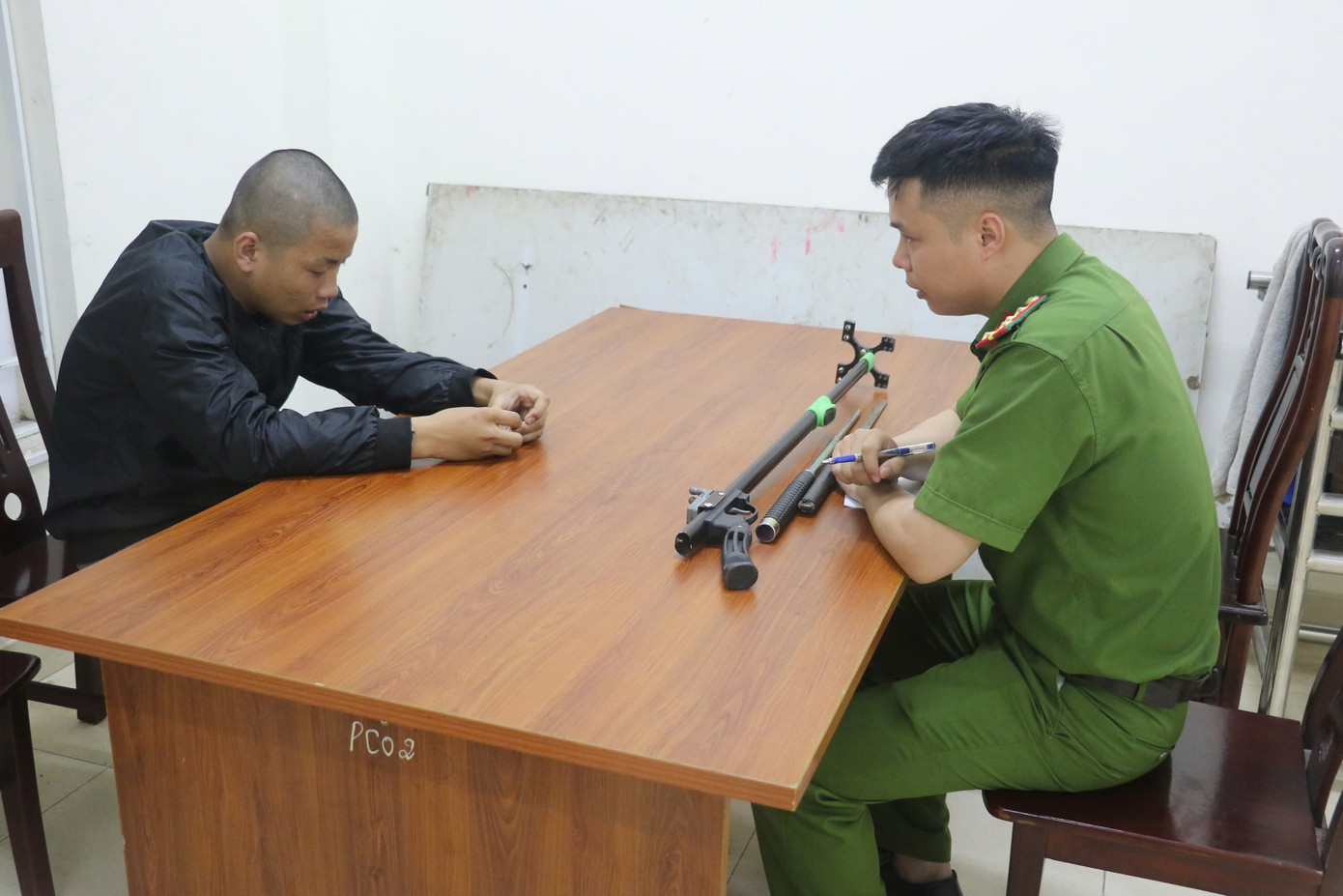 Công an lấy lời khai Nguyễn Văn Trường Công an lấy lời khai Nguyễn Văn Trường