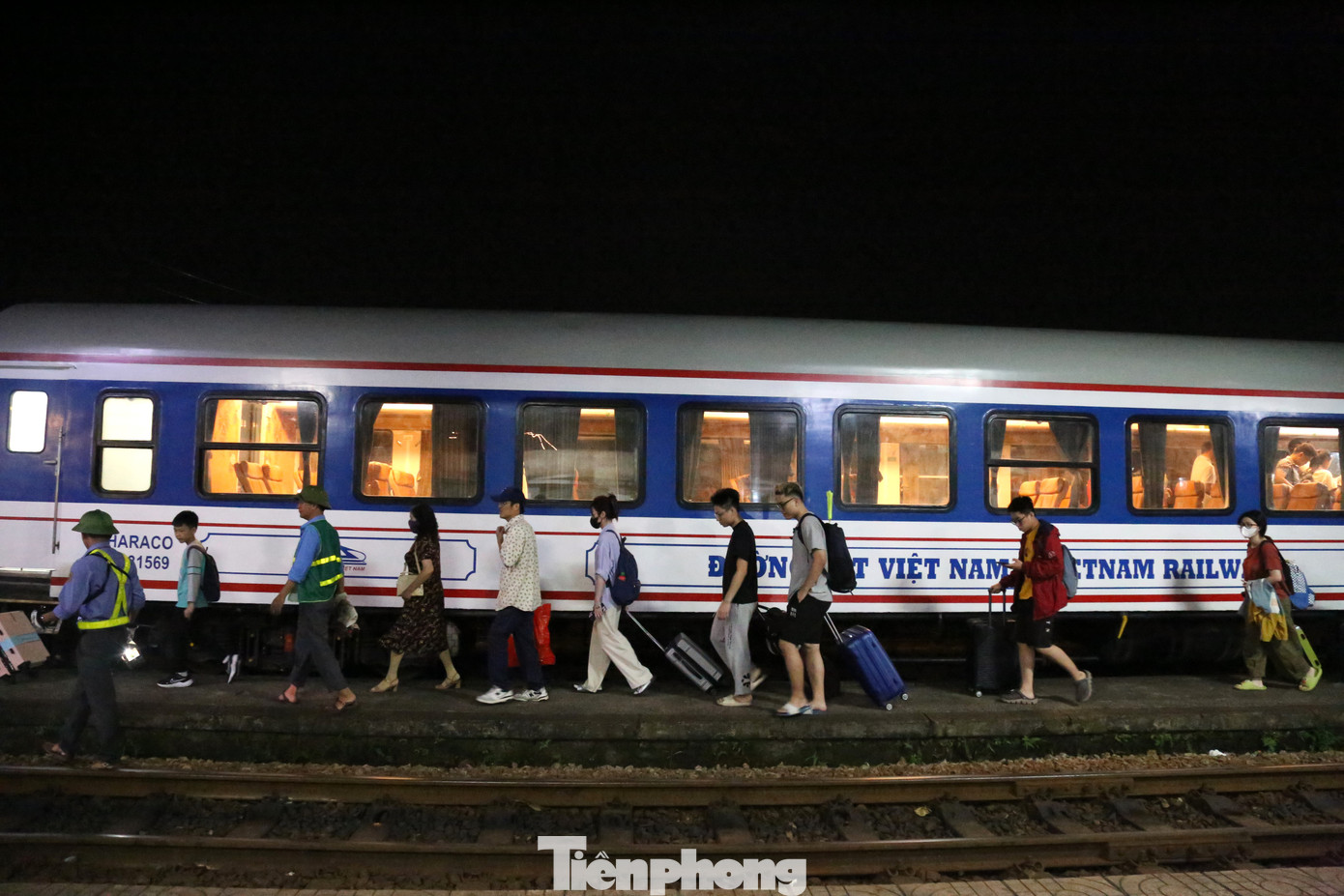 Hầu hết vé tàu đã được hành khách đặt trước dịp nghỉ lễ.