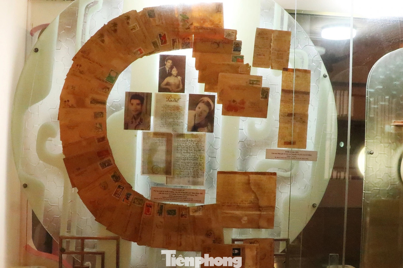 Bảo tàng Quân khu 4 hiện đang bảo quản, lưu giữ, trưng bày hàng nghìn lá thư trong giai đoạn kháng chiến chống Mỹ cứu nước. Những lá thư phản ánh một cách sinh động, chân thật nhất lý tưởng, hoài bão của cả một thế hệ và cả tình yêu nồng nàn, sâu lắng hay cháy bỏng của người lính ở chiến trường, của người mẹ, người vợ hay người yêu nơi quê nhà.