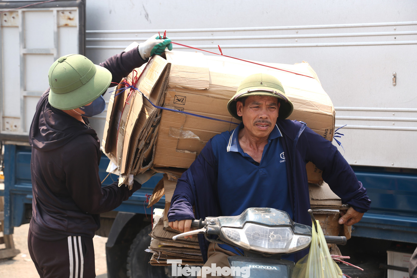 Với những người lao động tự do, việc nghỉ lễ là điều xa vời.