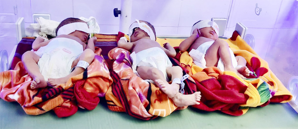 Cả 3 bé trai đều khỏe mạnh