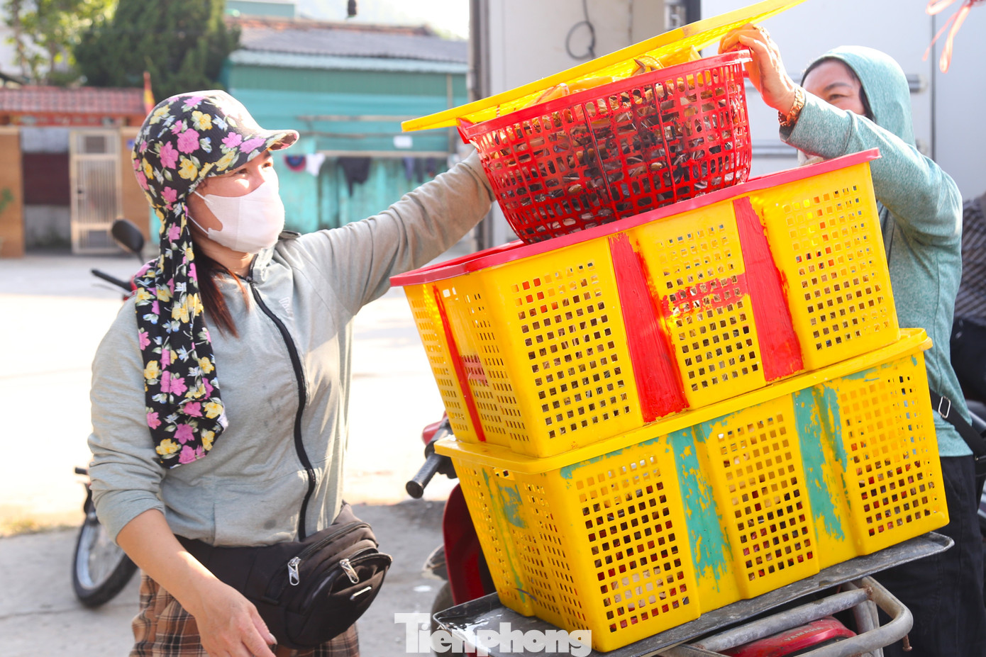 Ghẹ sau khi thu mua chủ yếu sẽ được đem đi bán tại các chợ dân sinh trên địa bàn.