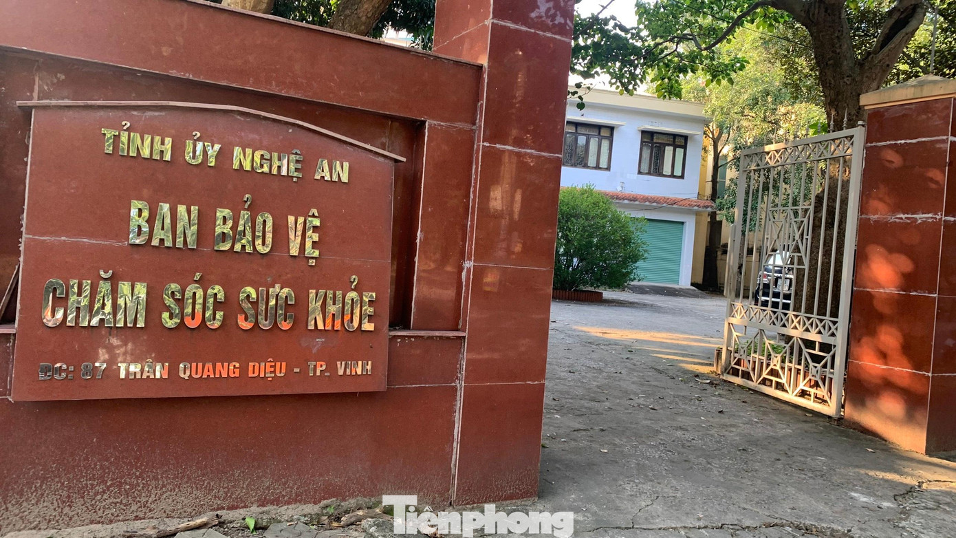 Sau gần 8 năm Sở Ngoại vụ Nghệ An thuê trụ sở làm việc ở số 144 đường Đinh Công Tráng, TP Vinh, sau đó chuyển lên thuê ở Tòa nhà tháp đôi dầu khí Nghệ An. Tháng 2/2021, UBND tỉnh Nghệ An quyết định điều chuyển trụ sở cũ của Ban bảo vệ chăm sóc sức khỏe cán bộ tỉnh (số 87 đường Trần Quang Diệu, TP Vinh) cho Sở Ngoại vụ Nghệ An quản lý, sử dụng.