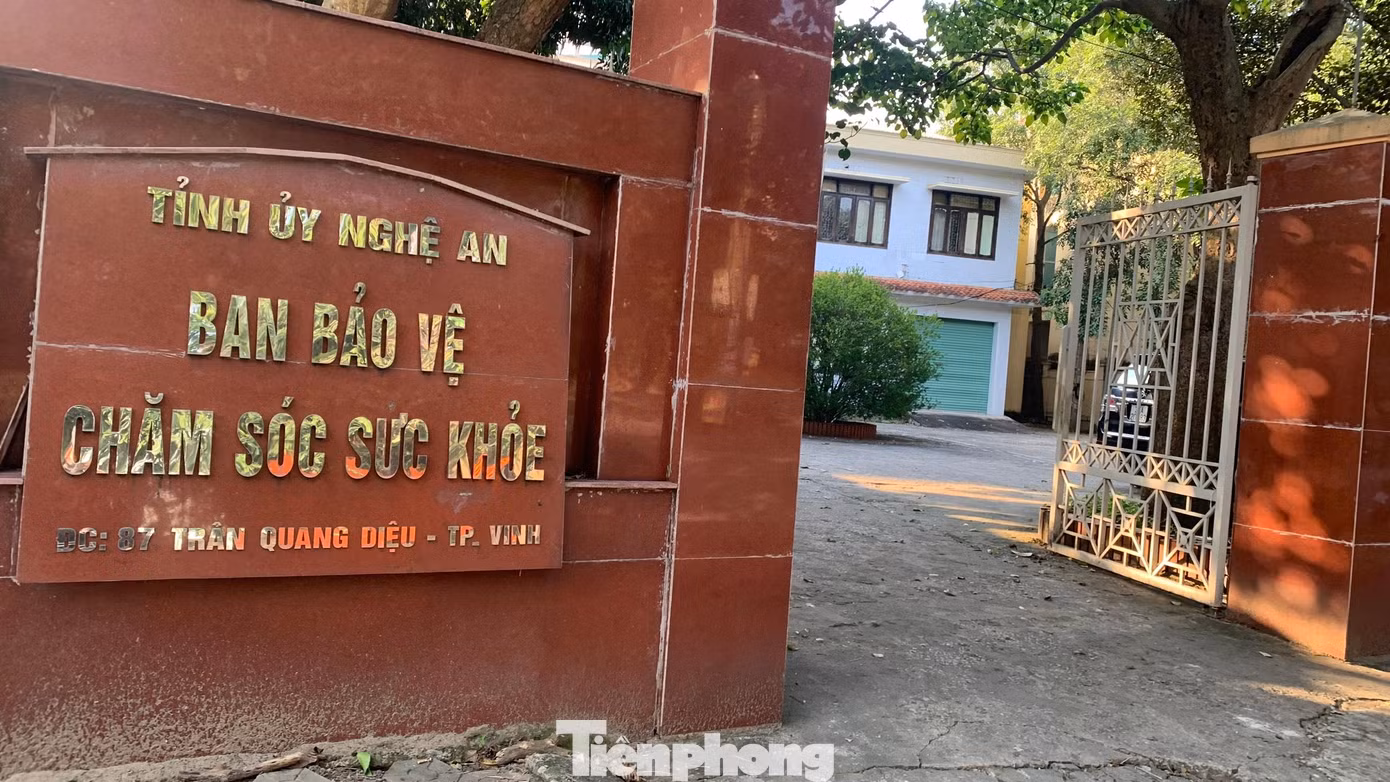 Sau gần 8 năm Sở Ngoại vụ Nghệ An thuê trụ sở làm việc ở số 144 đường Đinh Công Tráng, TP Vinh, sau đó chuyển lên thuê ở Tòa nhà tháp đôi dầu khí Nghệ An. Tháng 2/2021, UBND tỉnh Nghệ An quyết định điều chuyển trụ sở cũ của Ban bảo vệ chăm sóc sức khỏe cán bộ tỉnh (số 87 đường Trần Quang Diệu, TP Vinh) cho Sở Ngoại vụ Nghệ An quản lý, sử dụng.