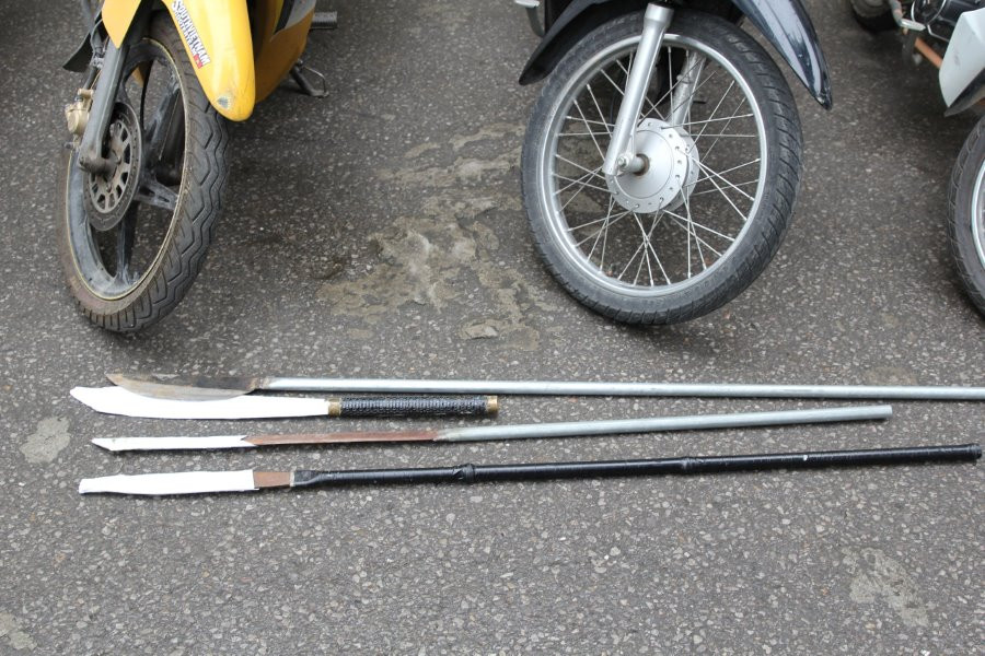 Hung khí các đối tượng mang theo