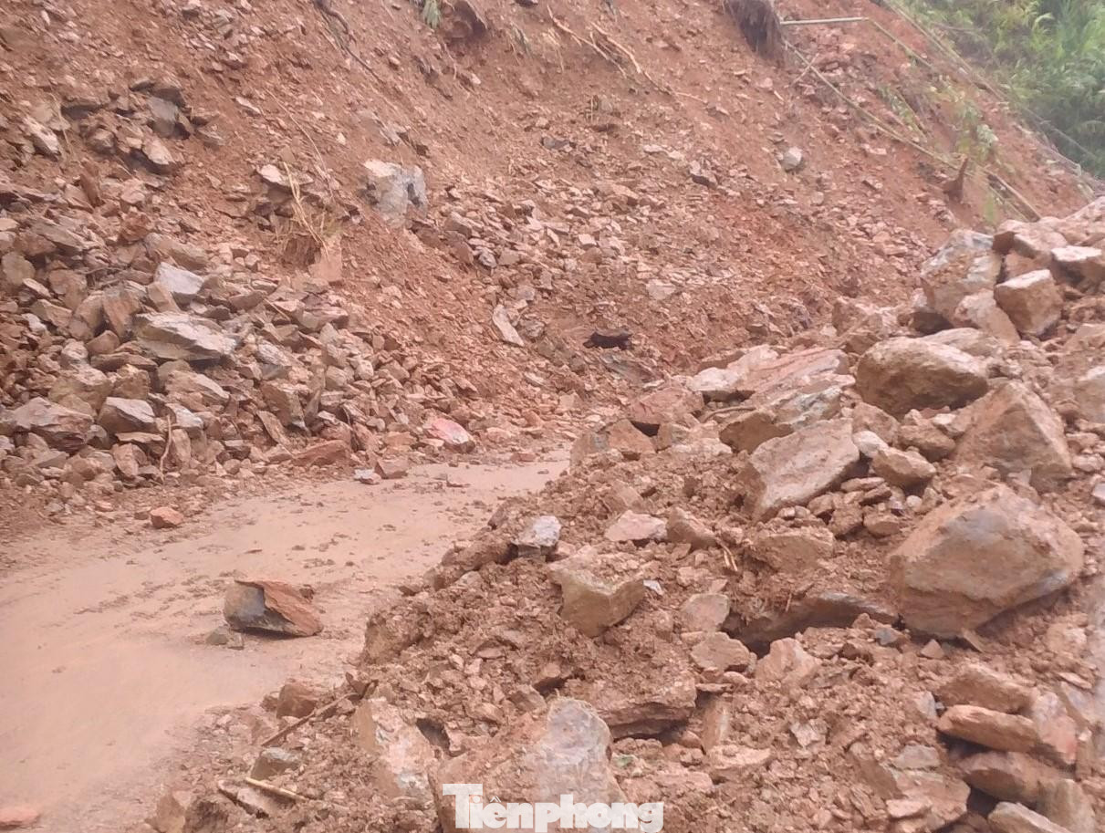 Một số tuyến đường trên địa bàn tỉnh Nghệ An bị sạt lở nghiêm trọng